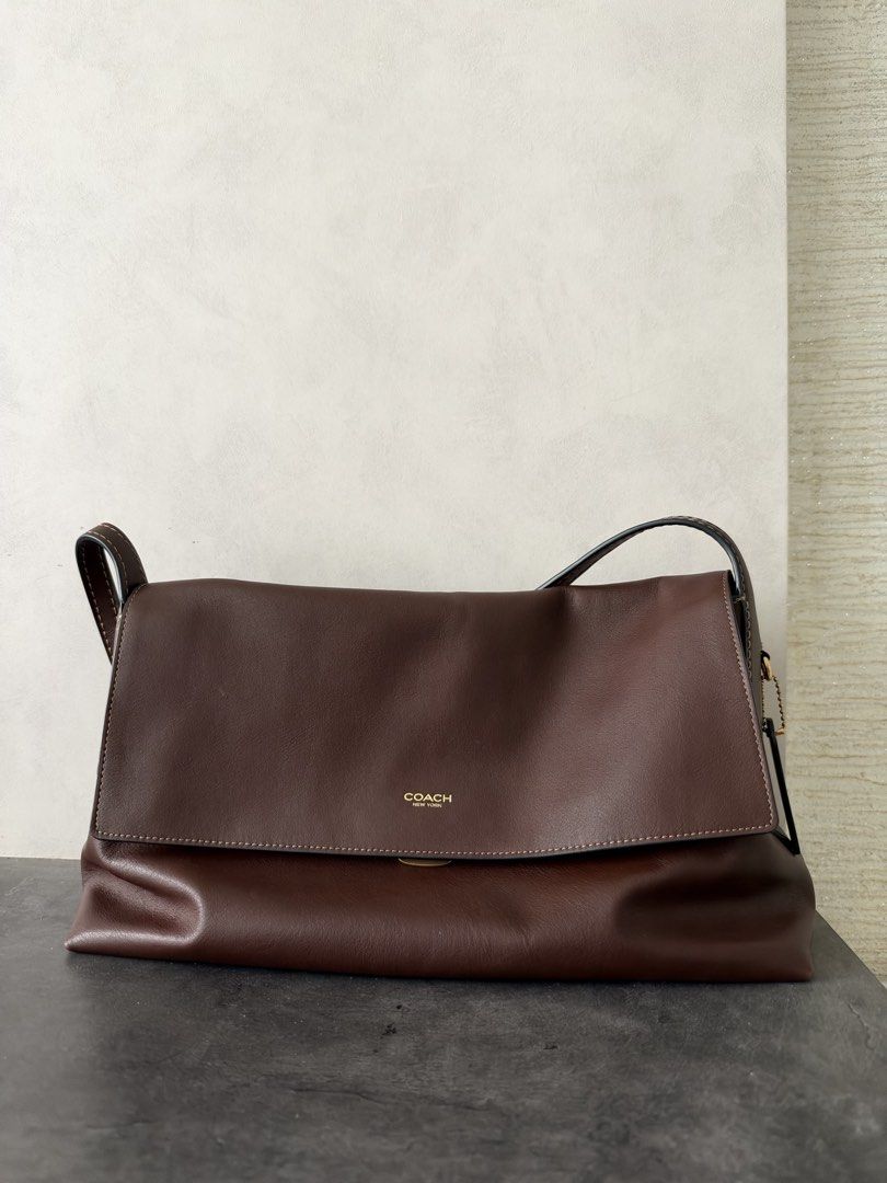 Coach chelsea 36 (Category: Shoulder Bags) located in Singapore. Submitted by implusebuyer02 (Listing ID 1465622063, Image 2). Description: - Brand/Model: Coach Chelsea 36 Bag - Color: Maple - Condition: used but 9/10 - rtp $750.