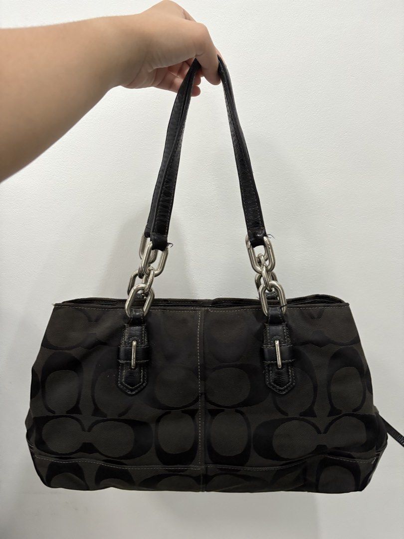 Coach Chelsea Turnlock Shoulder Bag (Category: Shoulder Bags) located in Angeles City. Submitted by jeonsaceee (Listing ID 1465819496, Image 2). Description: - Authentic - See pictures for issues and when worn - DM if interested! MOP: Gcash MOD: Jnt/ Lalamove Loc: Pampanga.
