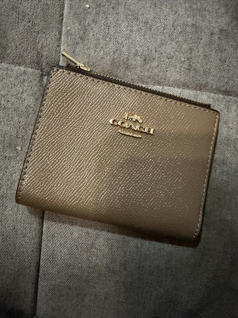 Coach Crossgrain Leather Bifold Wallet (Category: Luxury Bags & Wallets) located in Quezon City. Submitted by kcobs (Listing ID 1465833724, Image 1). Description: Coach bifold wallet in crossgrain leather. Brown shade with gold-tone hardware and snap closure. Zippered coin pocket on the side, multiple card slots inside. Original tags attached, retail price $198 USD. - Guaranteed authentic - US purchase - new with tags.