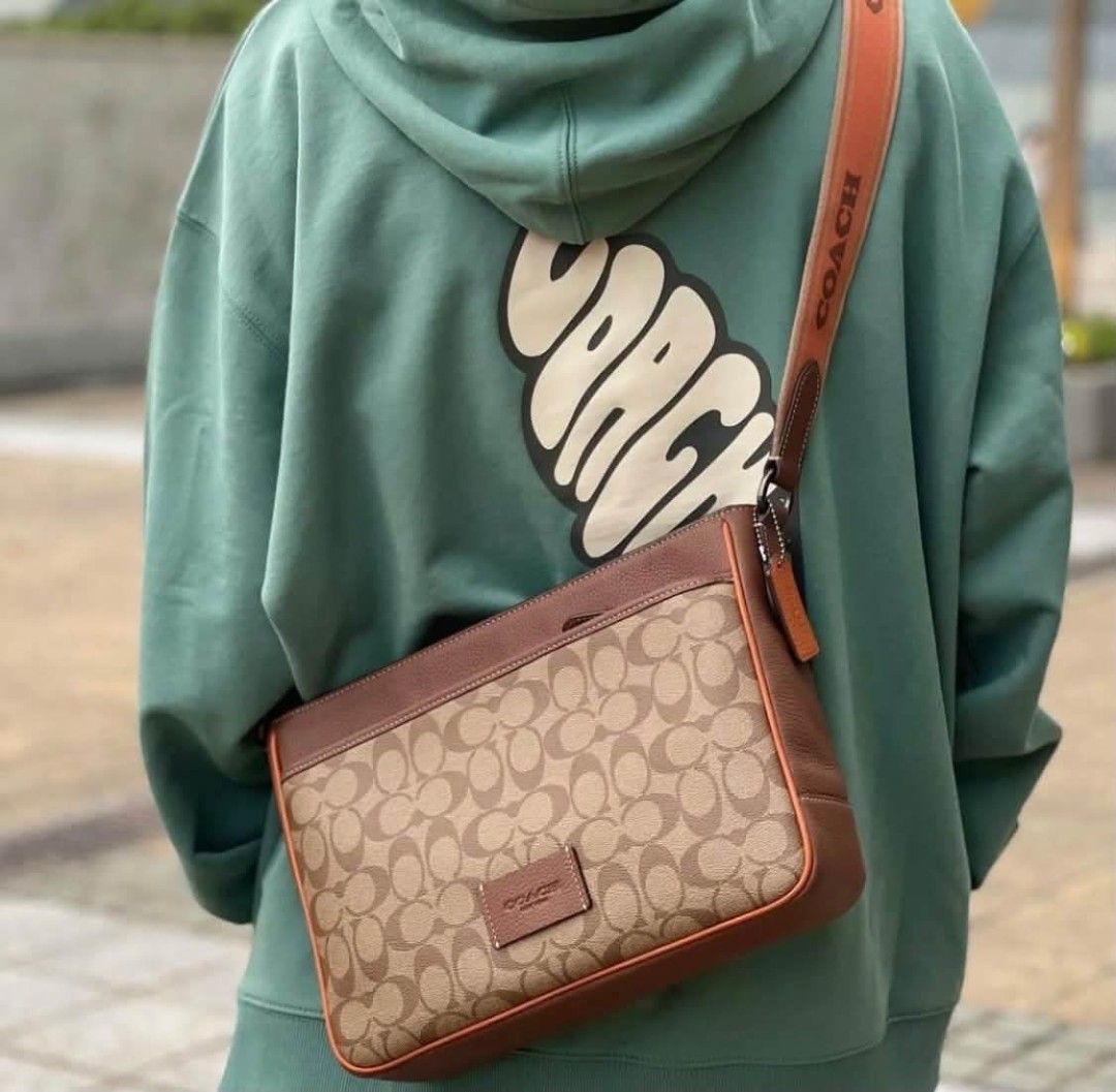 Coach District Crossbody Bag (Category: Sling Bags) located in Manila. Submitted by msddirectfactoryoutlet (Listing ID 1465919125, Image 2). Description: .