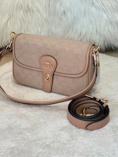 (Category: ) located in . Submitted by bagsboutiqueph (Listing ID 1465785194, Image 1). Description: .