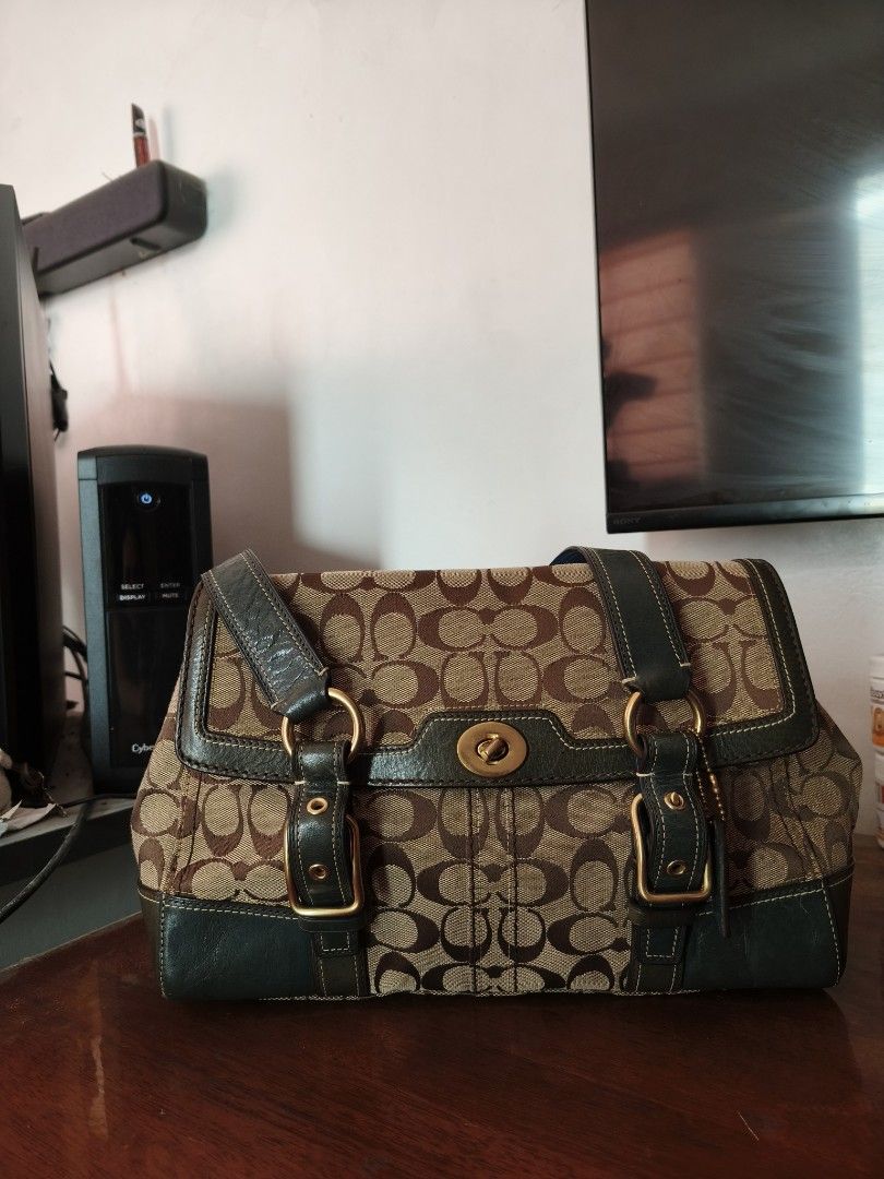 Coach Hampton 11060 shoulder bag (Category: Shoulder Bags) located in Caloocan City. Submitted by ehmrys_024 (Listing ID 1465762742, Image 1). Description: like new, with minimal sign of use..