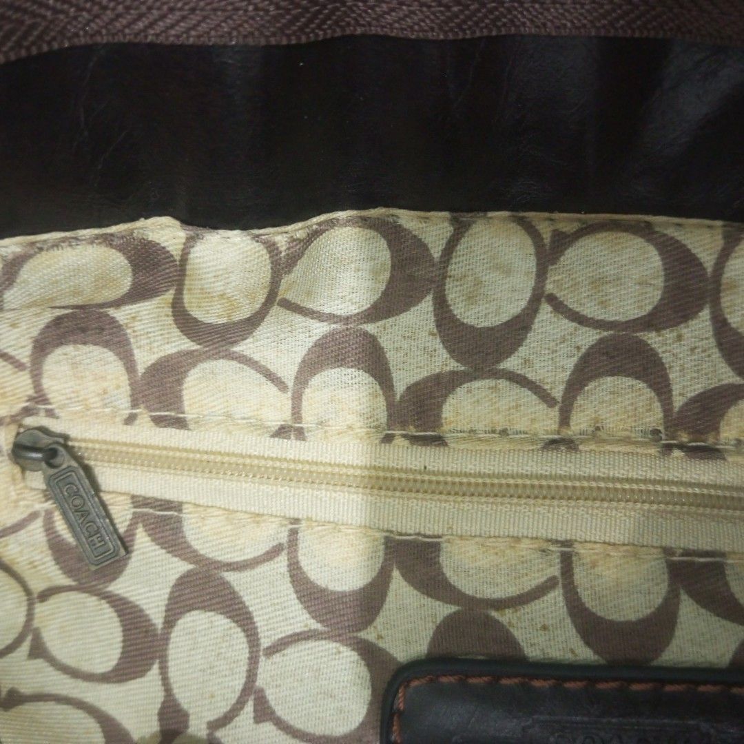 Coach Patchwork Signature Shoulder Bag Brown (Category: Luxury Bags & Wallets) located in General Mariano Alvarez. Submitted by rai.summer (Listing ID 1465897245, Image 2). Description: - need lng linisin hardware and loob - rfs: not using it, nakatambak lng. .