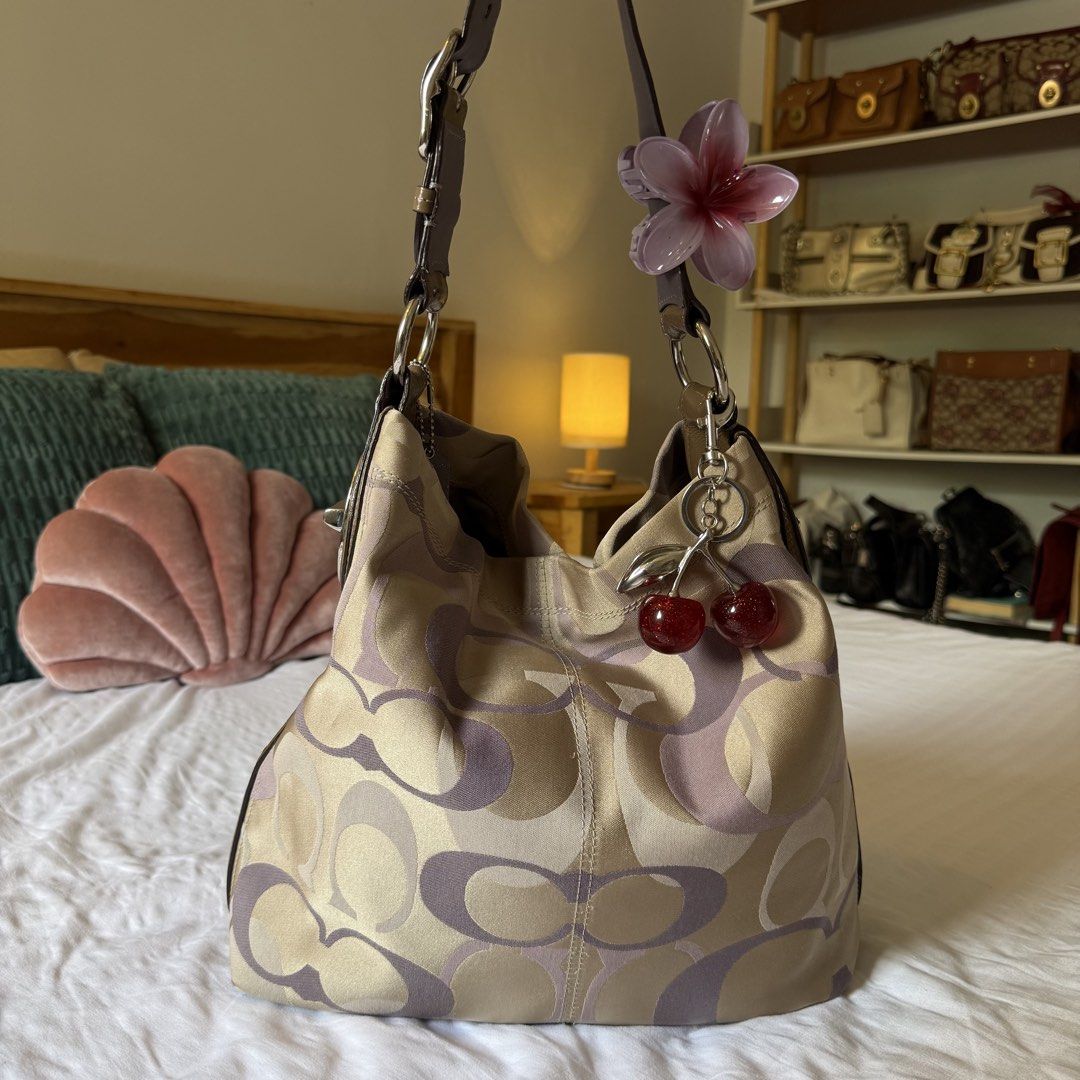 Coach Penelope Optic Hobk (Category: Luxury Bags & Wallets) located in Naga. Submitted by fynds.fynds (Listing ID 1465881157, Image 1). Description: .