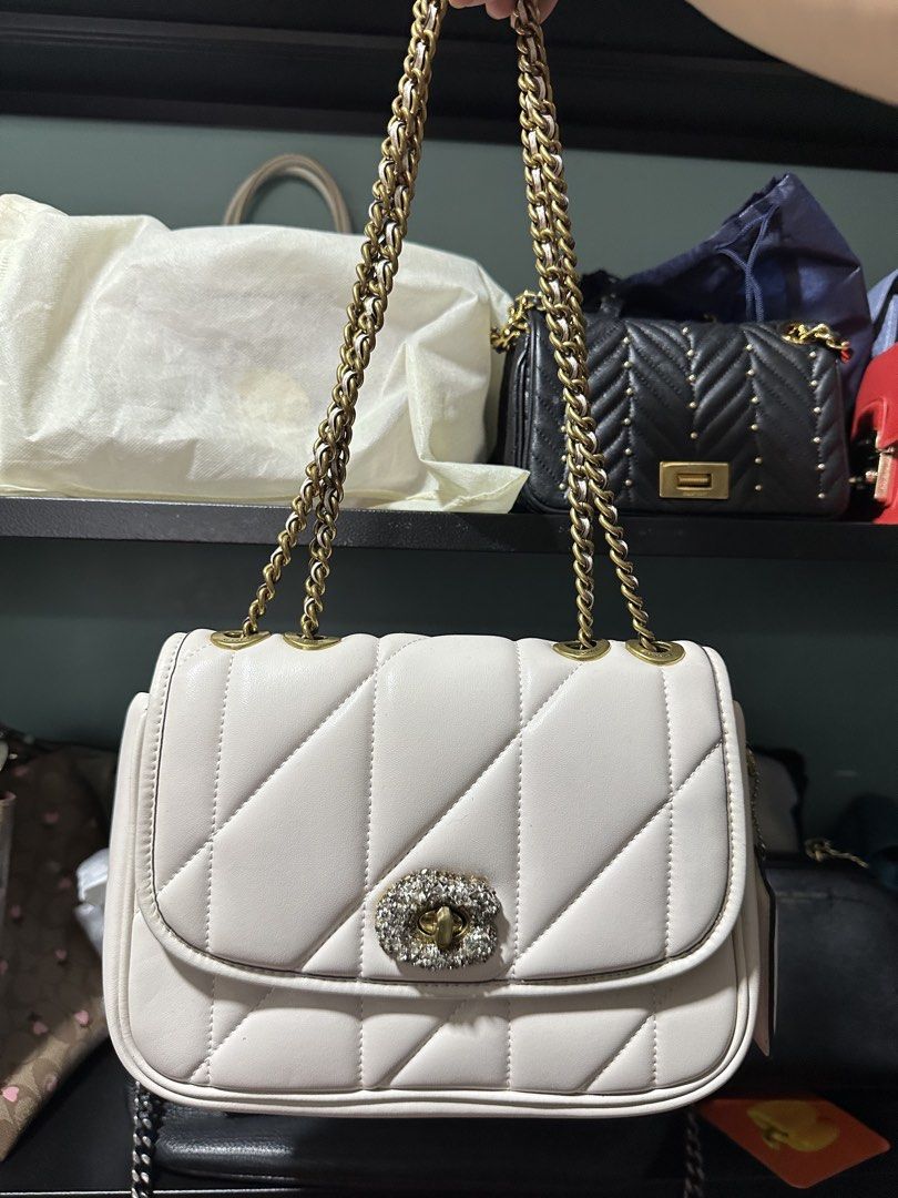 Coach Pillow Madison (Category: Luxury Bags & Wallets) located in Leyte. Submitted by geojhen944614 (Listing ID 1465828672, Image 1). Description: .