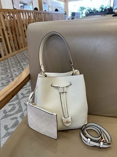 (Category: ) located in . Submitted by fancycollzstore (Listing ID 1465769777, Image 1). Description: .