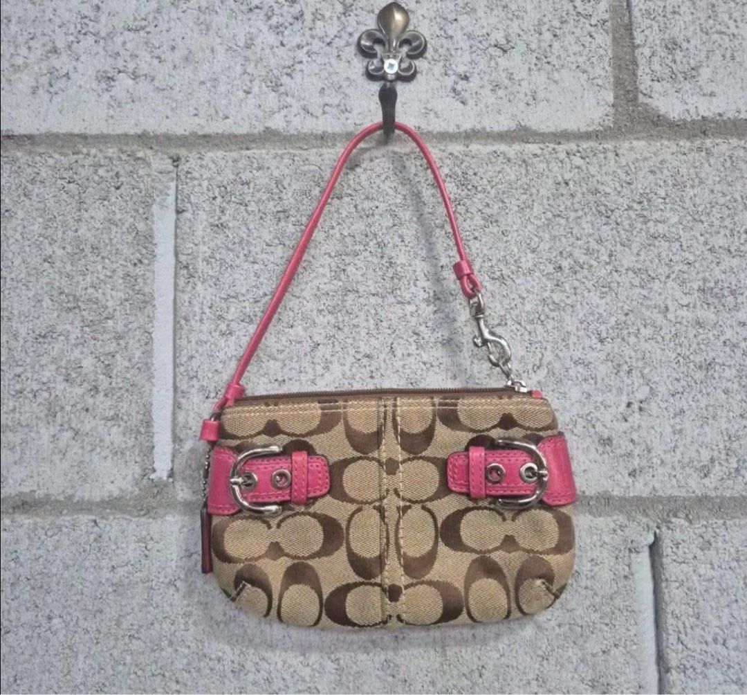 Coach Soho bag (Category: Luxury Bags & Wallets) located in Leyte. Submitted by _dearvintage (Listing ID 1465838822, Image 1). Description: ETA: 1 month from Korea 🇰🇷 Dm for more info :).