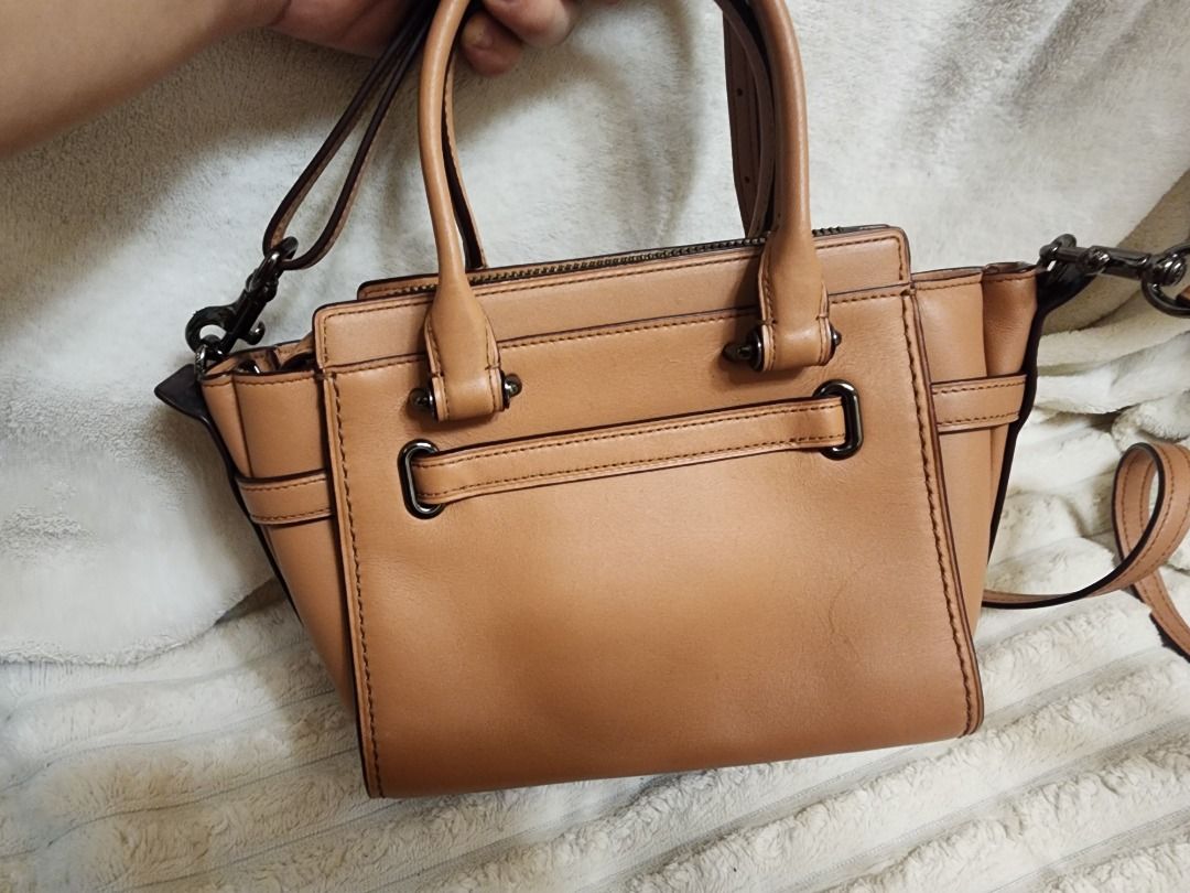 Coach Tan Leather Handbag with Strap (Category: Luxury Bags & Wallets) located in Caloocan City. Submitted by keenmoon.752ef0 (Listing ID 1465889757, Image 3). Description: - Brand: Coach - Material: Premium tan leather - Hardware: Sleek gunmetal - Straps: Dual top handles + matching removable shoulder strap - Closure: Secure zip top - Base: Protective metal feet - Interior: Clean, spacious compartments - Condition: Excellent / Well-maintained - 