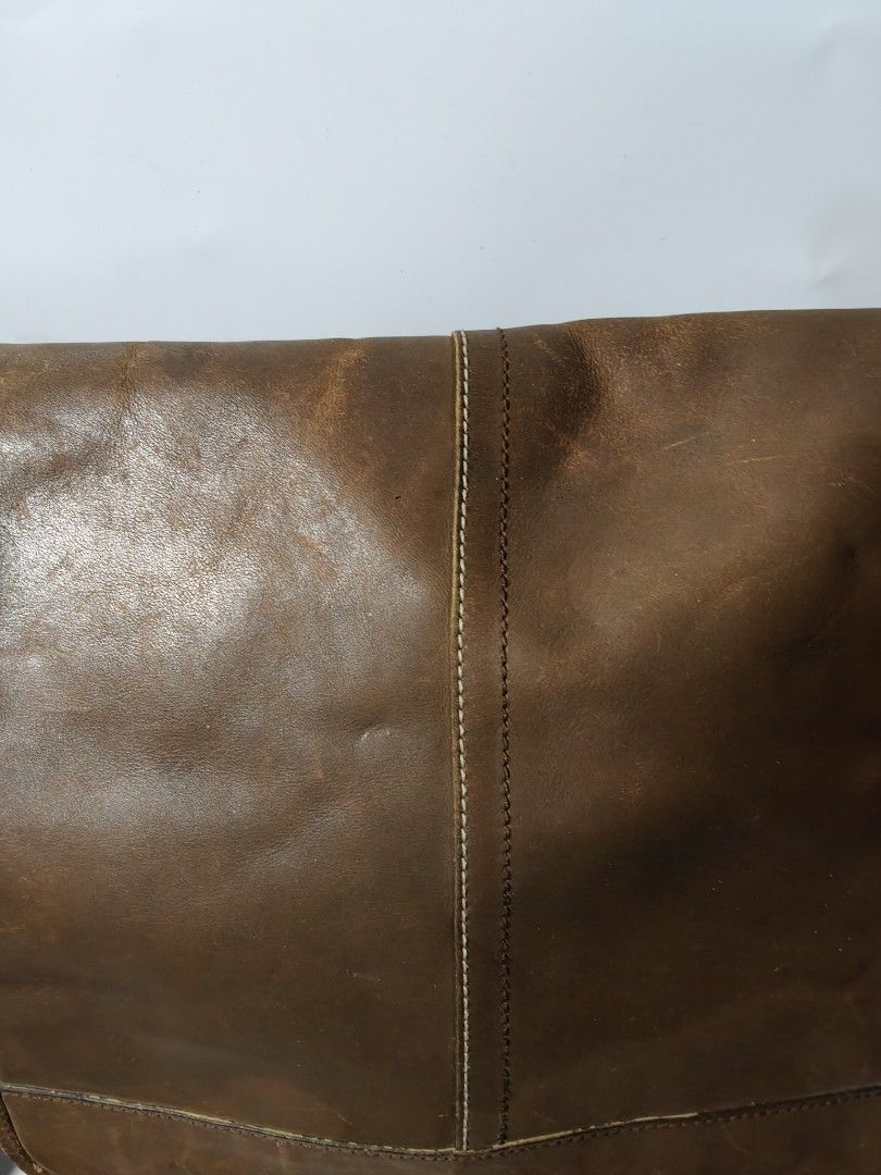 Coach VINTAGE MESSENGER BAG (Category: Sling Bags) located in Valencia. Submitted by coolwolf_27a64f (Listing ID 1465885311, Image 2). Description: vintage brown leather Coach messenger bag, distinguished by its front flap featuring a debossed logo and distinct vertical center seam detailing. Dimension 15x13 FLAWS, SCRATCHES LEATHER DISCOLORATION.