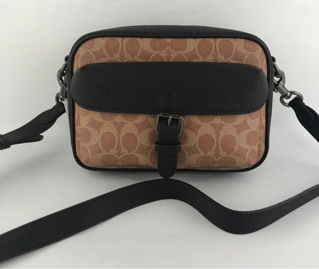 Coach Warner Men's Crossbody (Category: Sling Bags) located in Binan City. Submitted by pinkykeenshop (Listing ID 1465939315, Image 1). Description: .