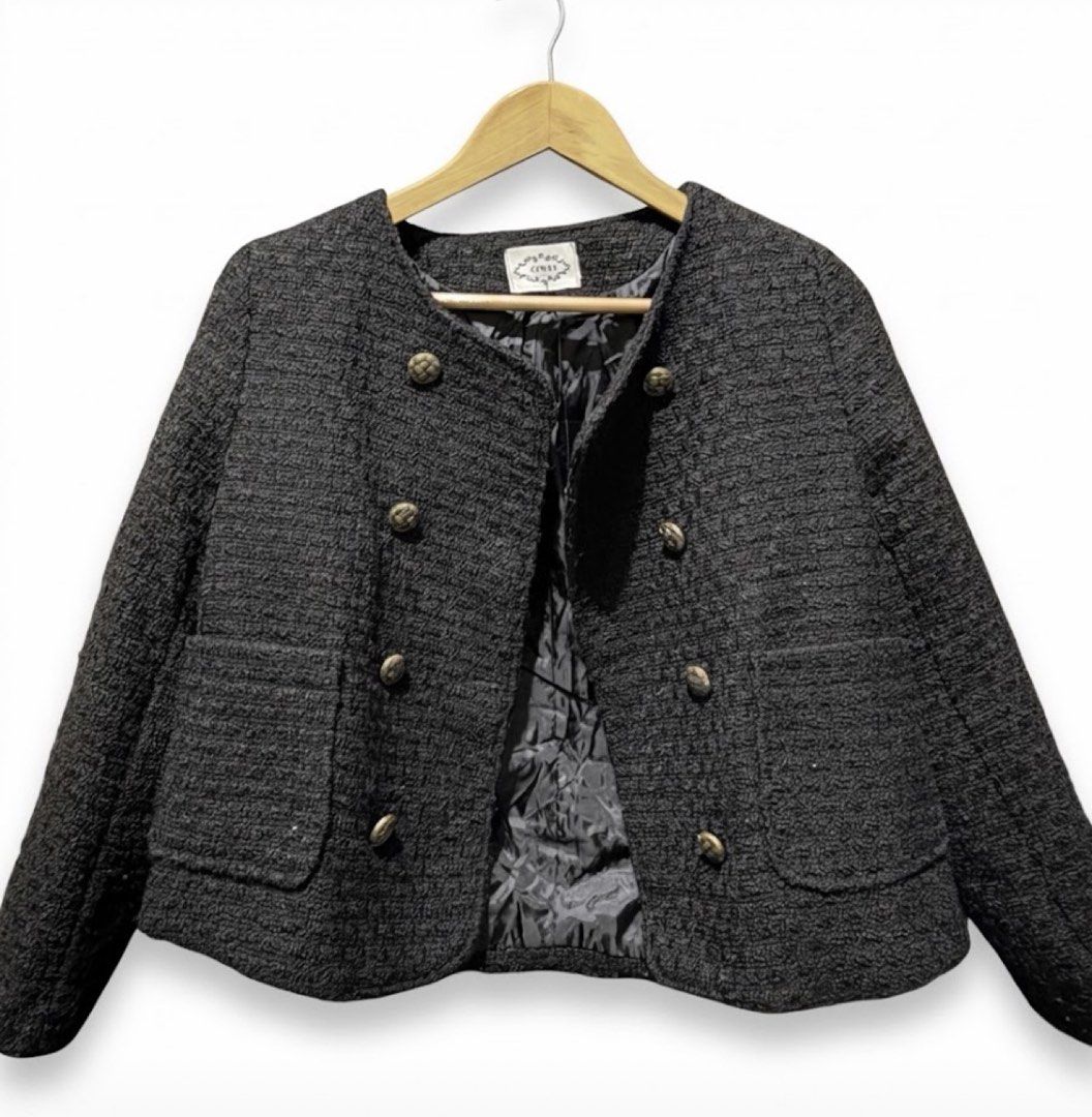 Coat/Blazer on Sale (Category: Coats, Jackets and Outerwear) located in San Pablo. Submitted by amberbear12 (Listing ID 1465870545, Image 2). Description: Used. Good as New. Size: Medium-Large.