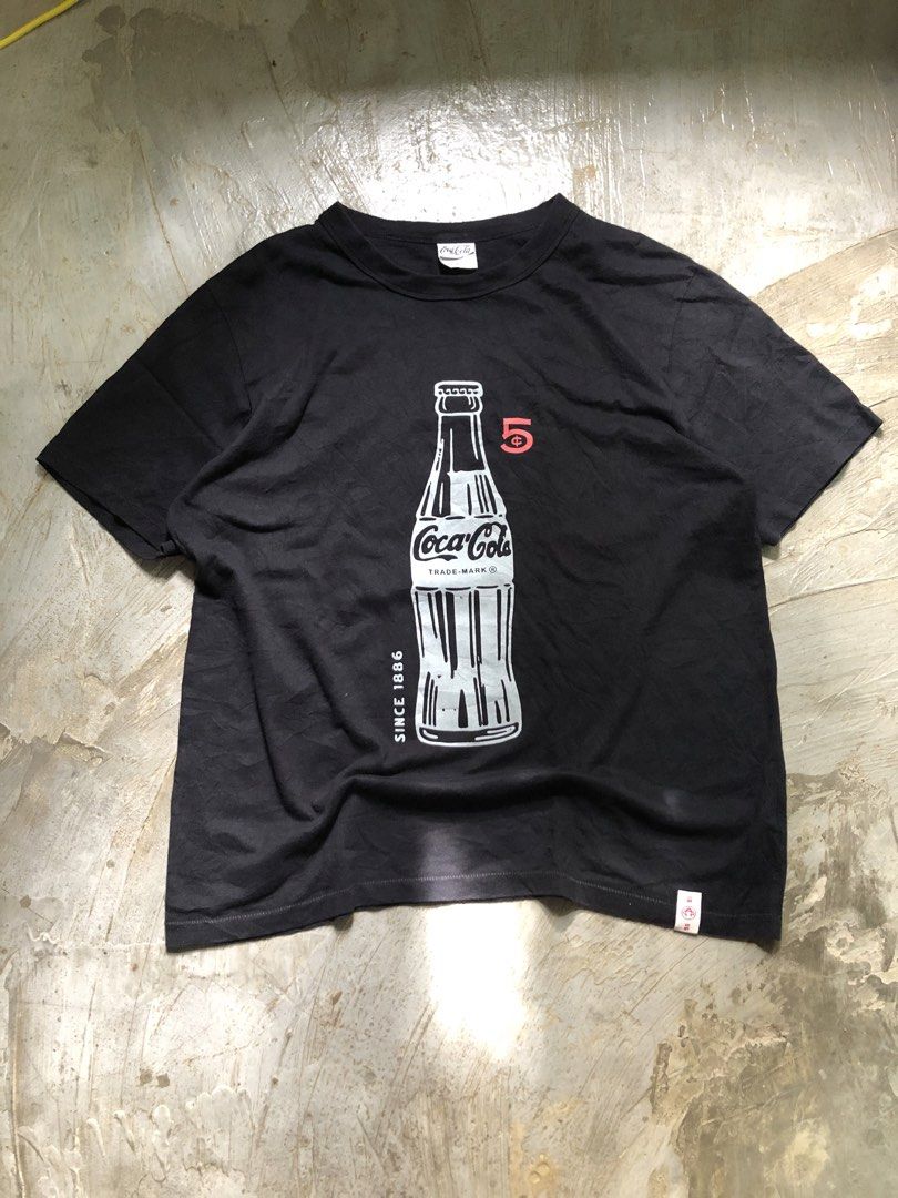 COCA-COLA SHIRT SINGLE STITCH (Category: Formal Shirts) located in Cebu City. Submitted by zeus.thrifts (Listing ID 1465826436, Image 1). Description: BOXY FIT 22 WIDTH 27 LENGTH BRAND NEW CONDITION.