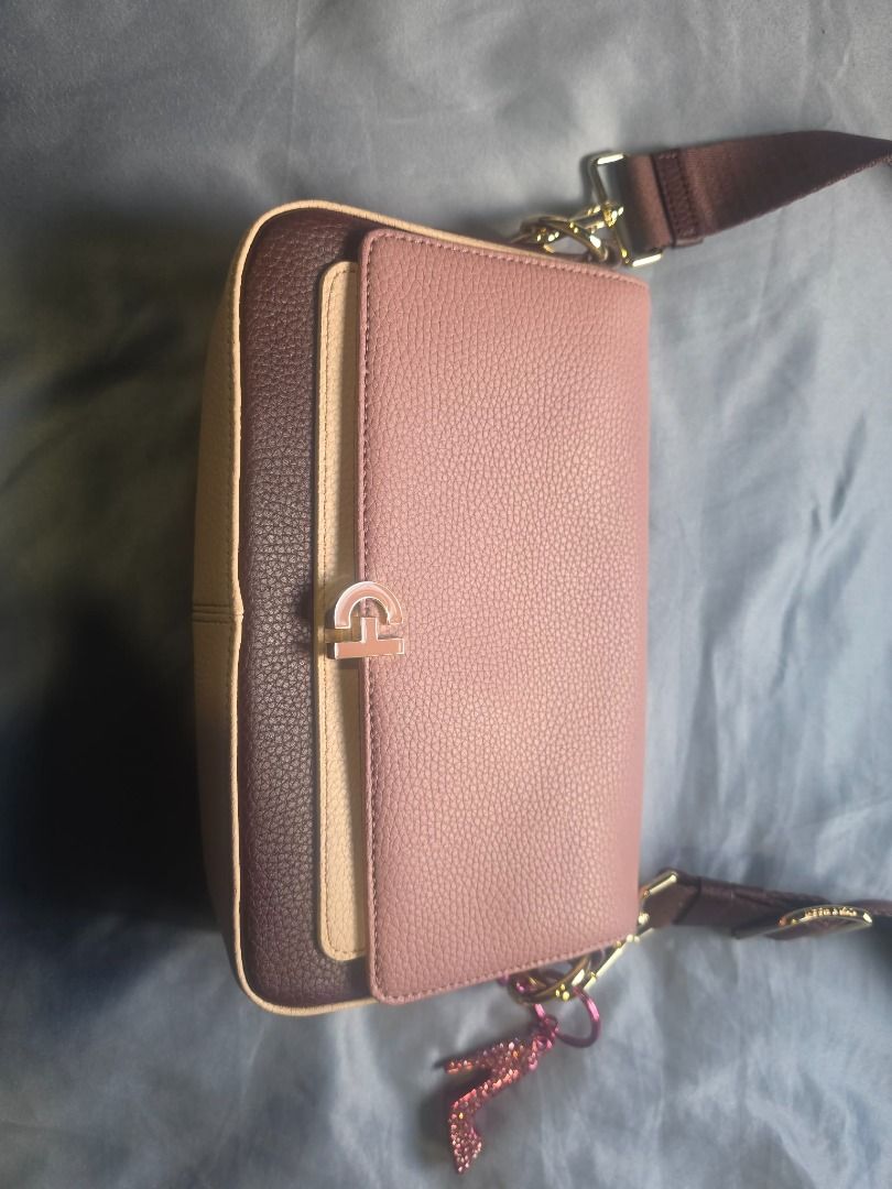 Colehaan mini shoulder bag (Category: Luxury Bags & Wallets) located in Cainta. Submitted by joeldcph (Listing ID 1465794497, Image 1). Description: Approx. Dimensions: 9"W x 5.25''H x 2.75"D Small Sized bag Magnetic snap closure Removable, adjustable shoulder strap with 22" drop Signature single CH Logo Approx. weight: 1.15 lbs..