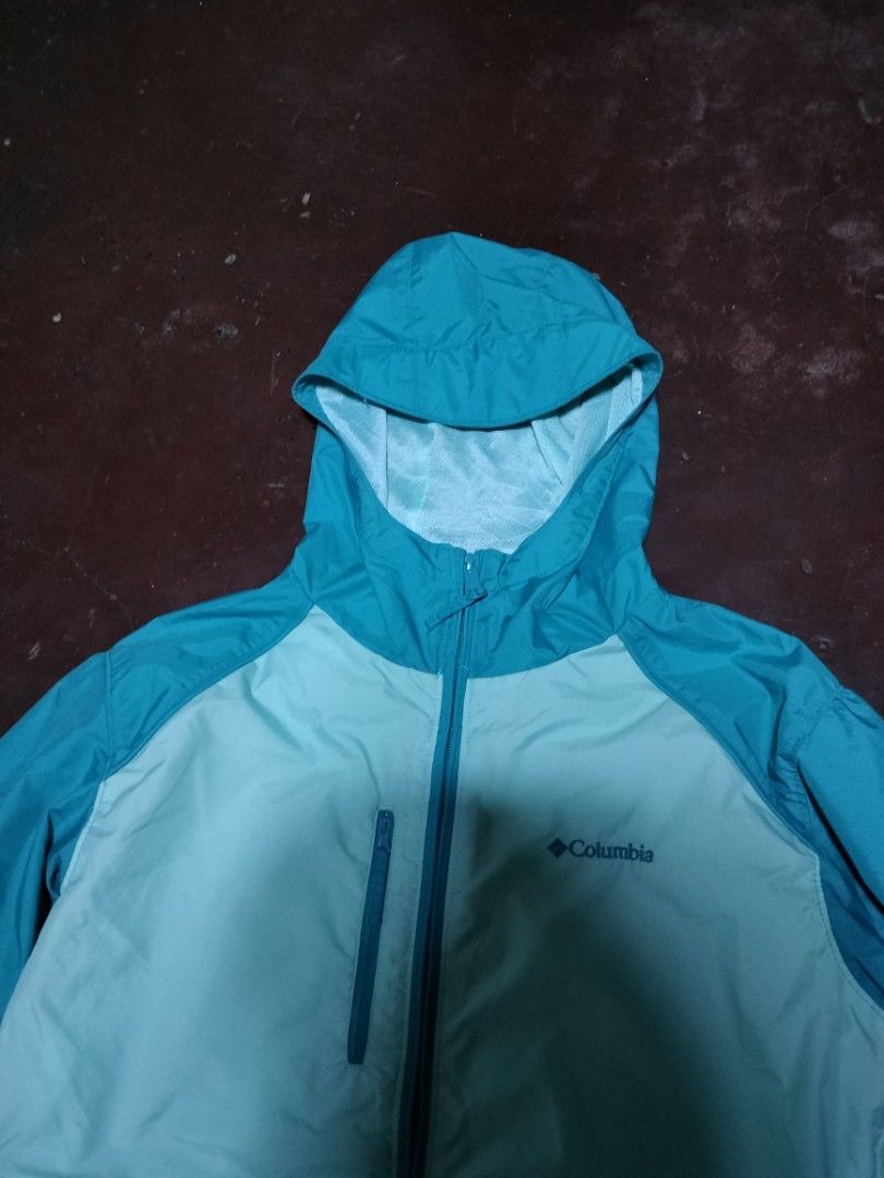 Colombia Windbreaker (Category: Coats, Jackets and Outerwear) located in Davao. Submitted by clyde_madria2008. (Listing ID 1465787943, Image 3). Description: size S w- 19 l- 25 color rate 10/10 no issue lahat working zipper needwash as new condition.
