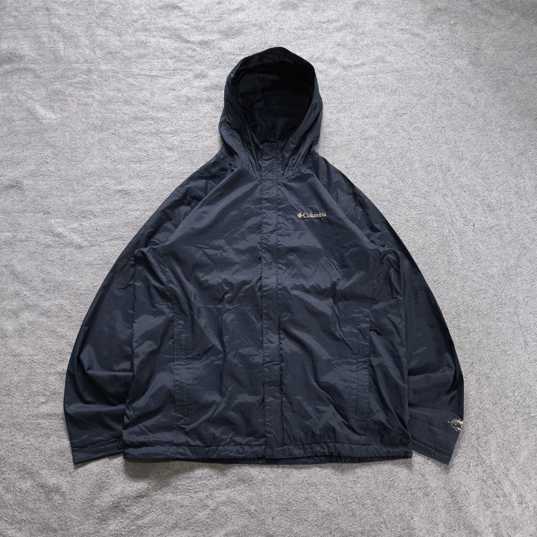 Columbia Outdoor Jacket (Waterproof/packable) (Category: Activewear) located in Manila. Submitted by shykes_26 (Listing ID 1465760003, Image 1). Description: Dimensions Width - 26 Length - 29 Size on tag - L (xl fittings) Issues - crack print.