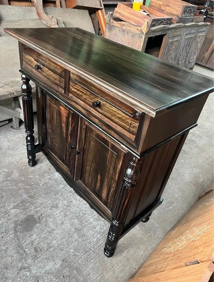 Comoda de Poste de kamagong (Category: Shelves, Cabinets & Racks) located in Manila. Submitted by carmelites36250 (Listing ID 1465877157, Image 1). Description: #forsale #furniturestore Comoda Cab De Poste ❤❤❤ Kamagong Wood solido ❤💯% Beautiful Piece of art thickness Pm me Only ☎☎☎✅ Price-65K Only ☎☎☎☎.