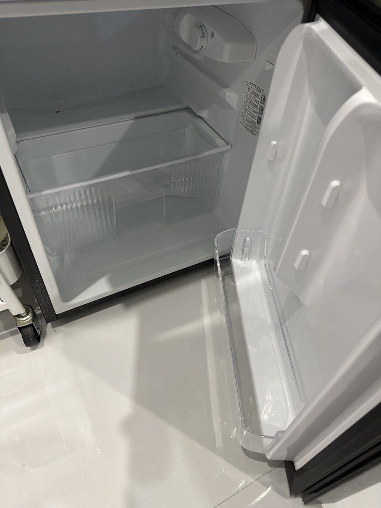 Condura Mini Ref (Category: Refrigerators and Freezers) located in Agdangan. Submitted by caesarfinds (Listing ID 1465867132, Image 3). Description: Thru lalamove .