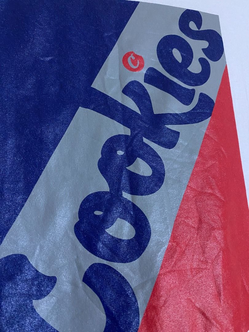 Cookies Errybody Eats White T-Shirt (Category: Tshirts & Polo Shirts ) located in Cadiz. Submitted by thespotcdz (Listing ID 1465839445, Image 2). Description: XL on tag Width 23" Lerngth 32" 9/10 rate .
