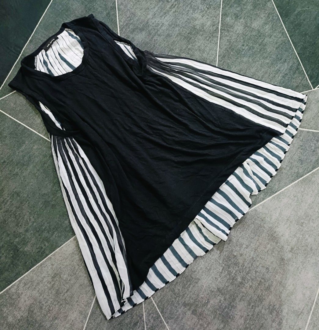 Cop Copine Olen Tunique Top (Womens) (Category: Sleeveless) located in Cebu City. Submitted by renzecamingay (Listing ID 1465892269, Image 3). Description: Cop Copine Olen Tunique Top Good as New Small to Medium fit 450 Plus ship Only Thank you and GOD bless ☺️.