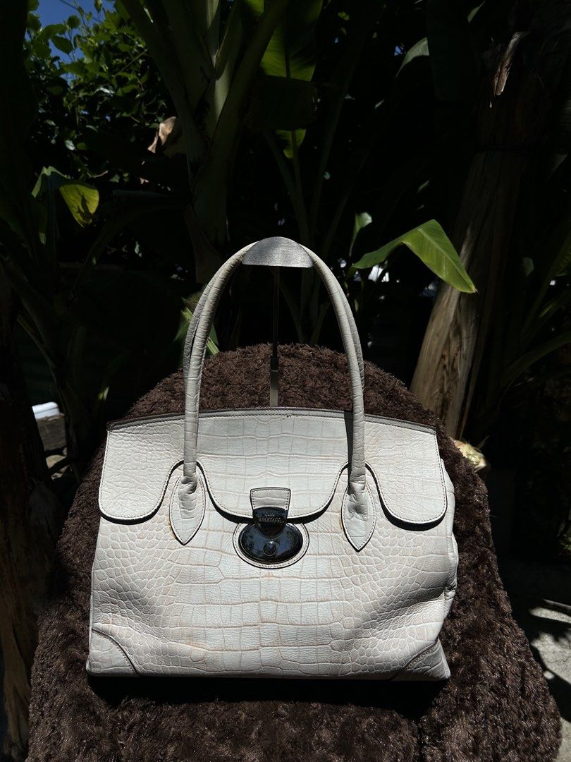 Corso Spartaco White Croc Embossed Shoulder Bag (Category: Shoulder Bags) located in Naga. Submitted by helloitsk20594 (Listing ID 1465872133, Image 1). Description: 𝘾𝙊𝙍𝙎𝙊 𝙎𝙋𝘼𝙍𝙏𝘼𝘾𝙊 can fit laptop🤍 🏷️ 𝙈𝙄𝙉𝙀: ₱1,000 𝑪𝒐𝒏𝒅𝒊𝒕𝒊𝒐𝒏: 10/10 condition 𝙄𝙨𝙨𝙪𝙚/𝙨: none 𝘿𝙞𝙢𝙚𝙣𝙨𝙞𝙤𝙣𝙨: 12 x 15 inches ————𝗠𝗨𝗦𝗧 𝗥𝗘𝗔𝗗!———— 📌𝙋𝙡𝙚𝙖𝙨𝙚 𝙧𝙚𝙡𝙮 𝙤𝙣 𝙩𝙖𝙜𝙨 𝙤𝙧 𝙙𝙤 𝙮𝙤𝙪 𝙤𝙬𝙣 𝙧𝙚𝙨𝙚𝙖𝙧𝙘𝙝 📌𝘼𝙪𝙩𝙝𝙚𝙣𝙩𝙞�