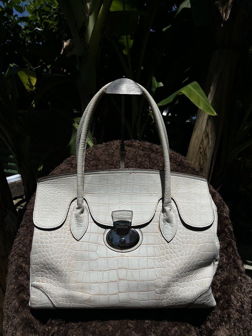 Corso Spartaco White Croc Embossed Shoulder Bag (Category: Shoulder Bags) located in Naga. Submitted by helloitsk20594 (Listing ID 1465872133, Image 2). Description: 𝘾𝙊𝙍𝙎𝙊 𝙎𝙋𝘼𝙍𝙏𝘼𝘾𝙊 can fit laptop🤍 🏷️ 𝙈𝙄𝙉𝙀: ₱1,000 𝑪𝒐𝒏𝒅𝒊𝒕𝒊𝒐𝒏: 10/10 condition 𝙄𝙨𝙨𝙪𝙚/𝙨: none 𝘿𝙞𝙢𝙚𝙣𝙨𝙞𝙤𝙣𝙨: 12 x 15 inches ————𝗠𝗨𝗦𝗧 𝗥𝗘𝗔𝗗!———— 📌𝙋𝙡𝙚𝙖𝙨𝙚 𝙧𝙚𝙡𝙮 𝙤𝙣 𝙩𝙖𝙜𝙨 𝙤𝙧 𝙙𝙤 𝙮𝙤𝙪 𝙤𝙬𝙣 𝙧𝙚𝙨𝙚𝙖𝙧𝙘𝙝 📌𝘼𝙪𝙩𝙝𝙚𝙣𝙩𝙞�