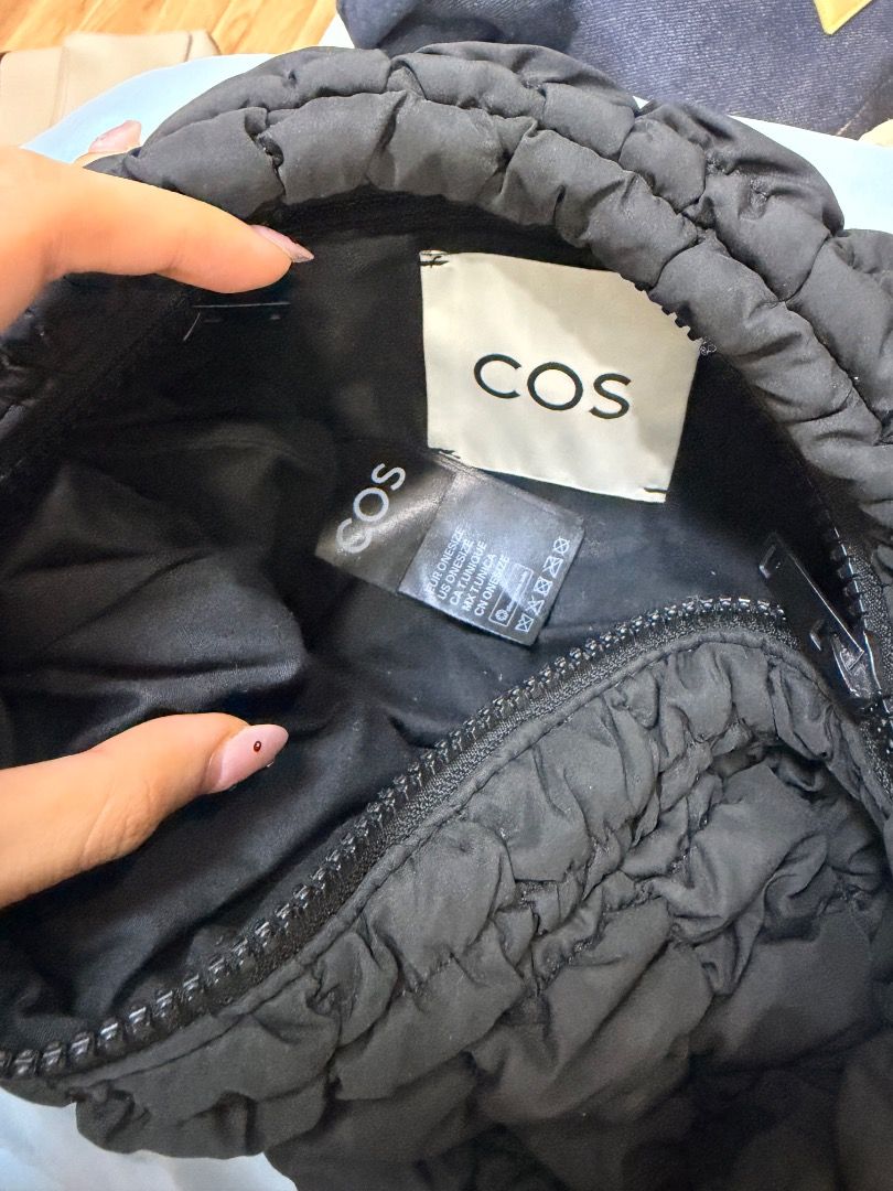 COS Quilted Cloud Bag Black Shoulder Bag (Category: Shoulder Bags) located in Caloocan City. Submitted by phiapitargue (Listing ID 1465850682, Image 2). Description: - Brand: COS - Color: Classic Black - Style: Quilted Cloud Bag / Puffy Everyday Purse - Closure: Secure top zipper - Features: Trendy ruched shoulder strap, soft padded texture - Interior: Lined with original brand tag and care label - Condition: Clean and well-maintained.