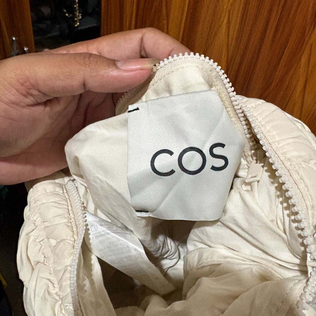 Cos Shoulder bag (Category: Shoulder Bags) located in Carmen. Submitted by aquarius.00 (Listing ID 1465923566, Image 2). Description: excellent need lang laba kunti.