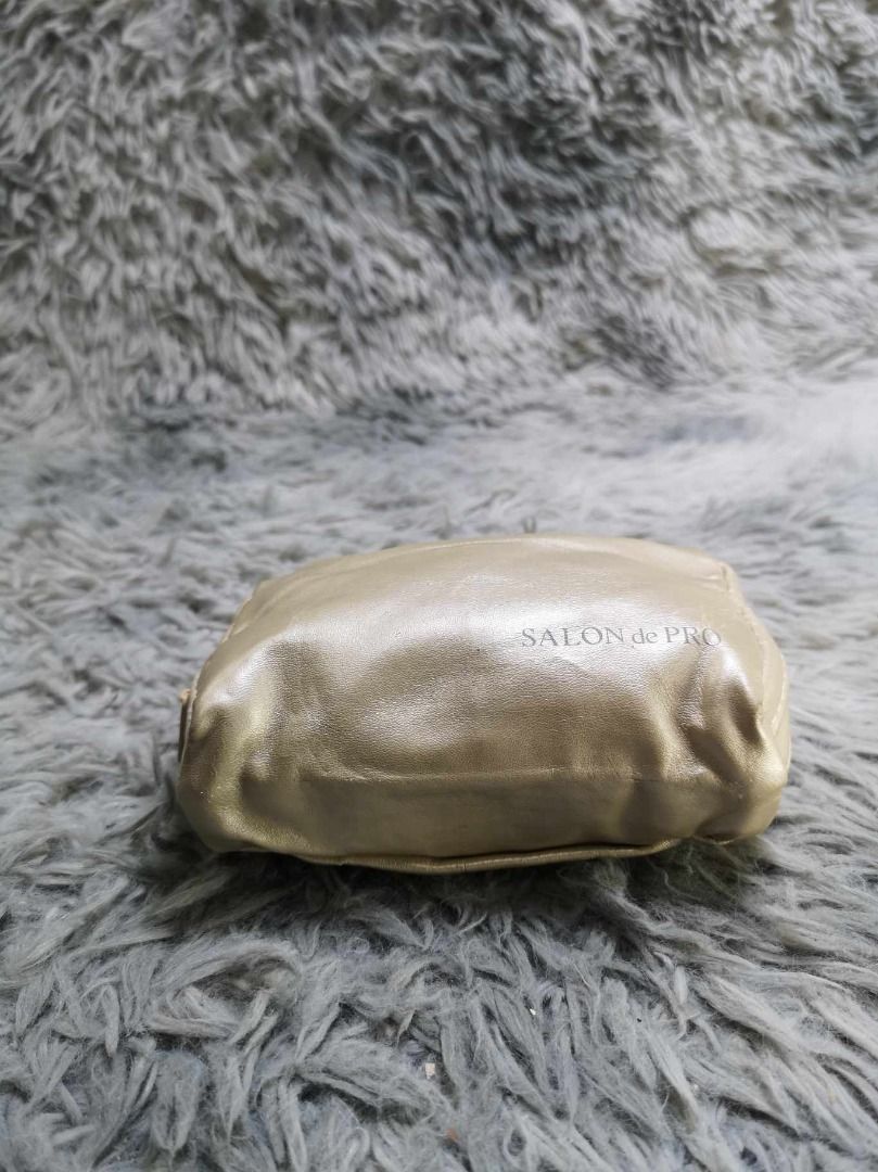 Cosmetic pouch With Slip On front Pocket (Category: Purses & Pouches) located in Santa Cruz. Submitted by jmy_surplus.2 (Listing ID 1465887427, Image 3). Description: Size ; L - 5 W - 6.5 Color ; Beige Type ; Pouch Brand ; No brand Material ; Synthetic Style ; Beige Zipper Closure Pouch LR 129 JMY 5 Batch #224.