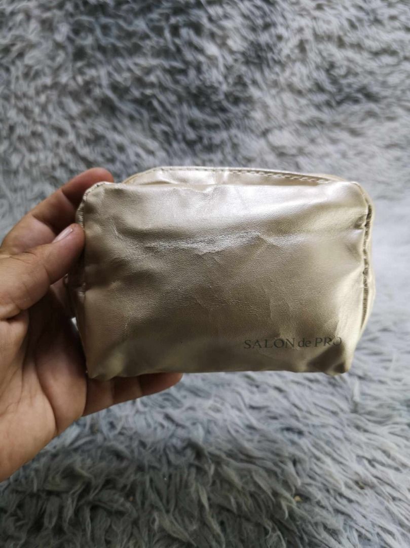 Cosmetic pouch With Slip On front Pocket (Category: Purses & Pouches) located in Santa Cruz. Submitted by jmy_surplus.2 (Listing ID 1465887427, Image 2). Description: Size ; L - 5 W - 6.5 Color ; Beige Type ; Pouch Brand ; No brand Material ; Synthetic Style ; Beige Zipper Closure Pouch LR 129 JMY 5 Batch #224.