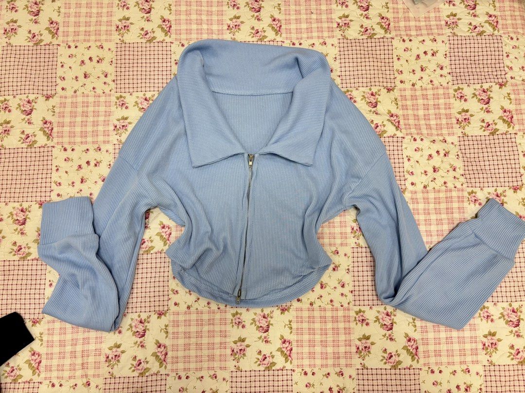 Cropped long sleeve (Category: Longsleeves) located in Manila. Submitted by andycluttr (Listing ID 1465916490, Image 1). Description: .