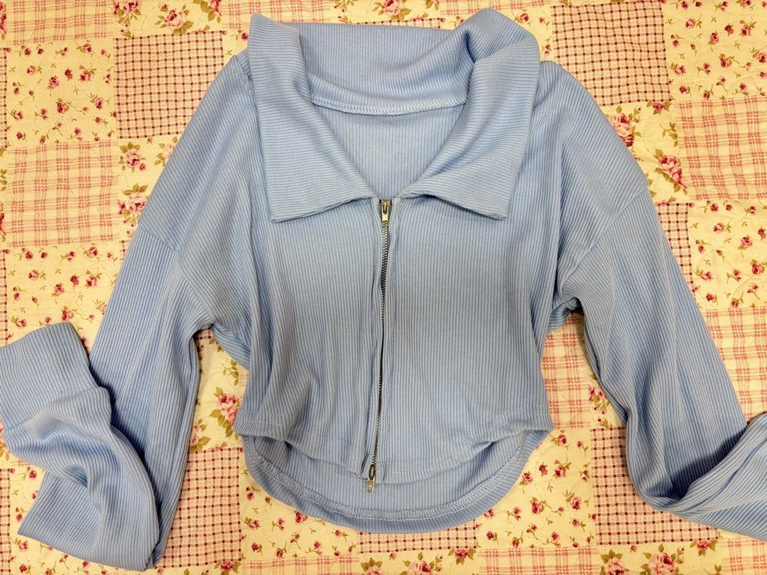 Cropped long sleeve (Category: Longsleeves) located in Manila. Submitted by andycluttr (Listing ID 1465916490, Image 3). Description: .