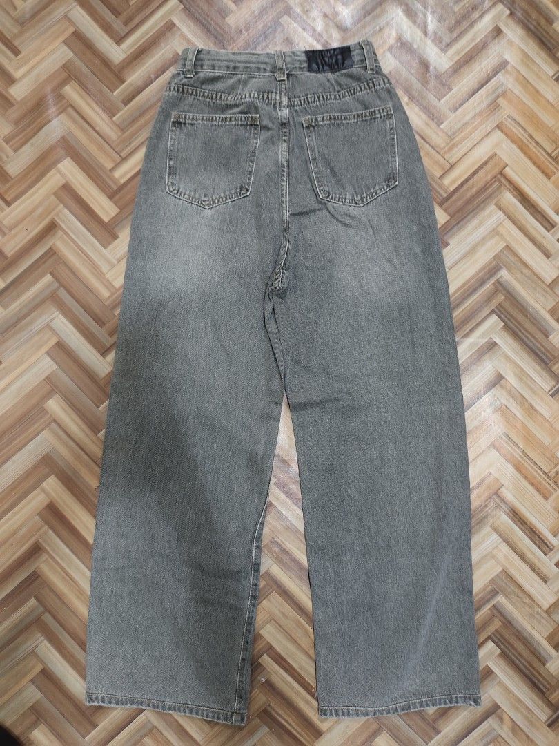 Dark gray baggy pants (Category: Jeans) located in Cabuyao City. Submitted by aena_ (Listing ID 1465888257, Image 2). Description: dark washed gray - still available — size 23-24 | length 39 — hard denim, no flaws — 249 mod. direct jnt only loc. Laguna.