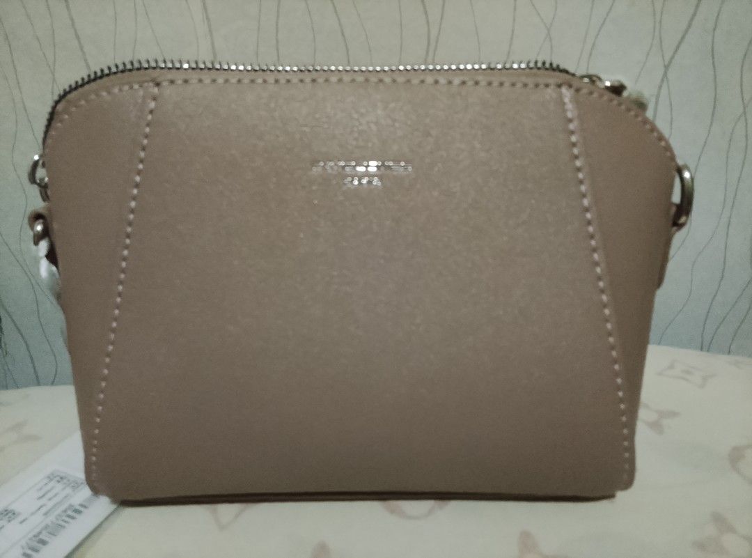 David Jones (Category: Shoulder Bags) located in Paranaque City. Submitted by shopandfab15 (Listing ID 1465803096, Image 2). Description: .