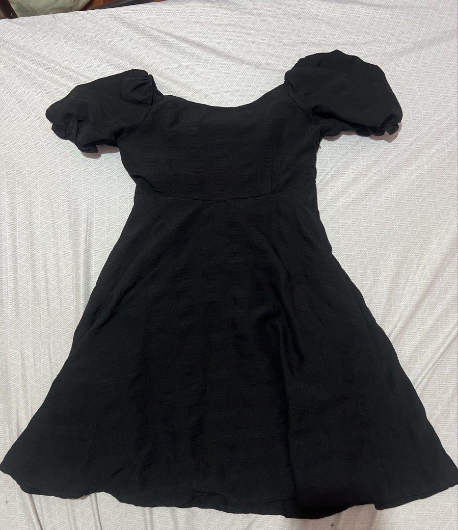 DAWAN Black Puff Sleeve Ruched Dress (Category: Dresses) located in Manila. Submitted by kaceylgt (Listing ID 1465925420, Image 2). Description: - Brand: Dawan - Color: Black - Style: Mini dress with flare skirt and fitted bodice - Details: Puff sleeves and ruched front with tie string - Condition: Clean fabric, tag attached near neckline - Versatility: Great for casual wear or a night out.