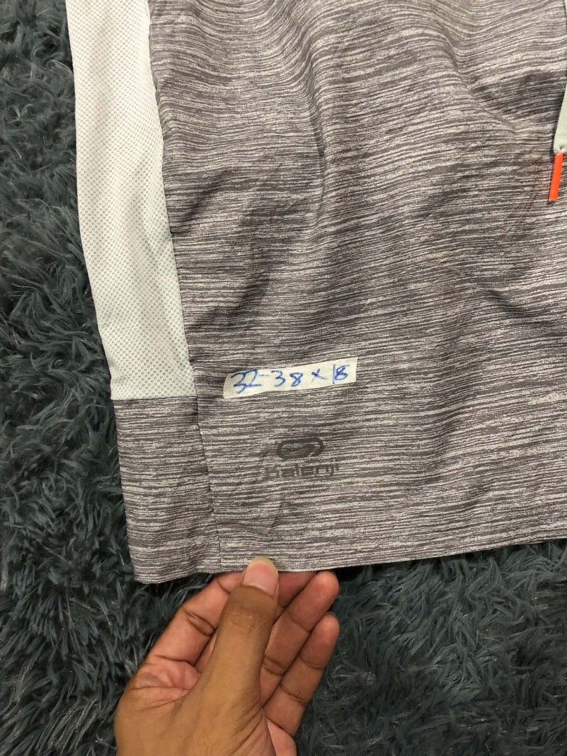 DECATHLON Short (Category: Shorts) located in Pasig City. Submitted by geloangelo17550 (Listing ID 1465938245, Image 3). Description: Authentic Excellent condition No issue.