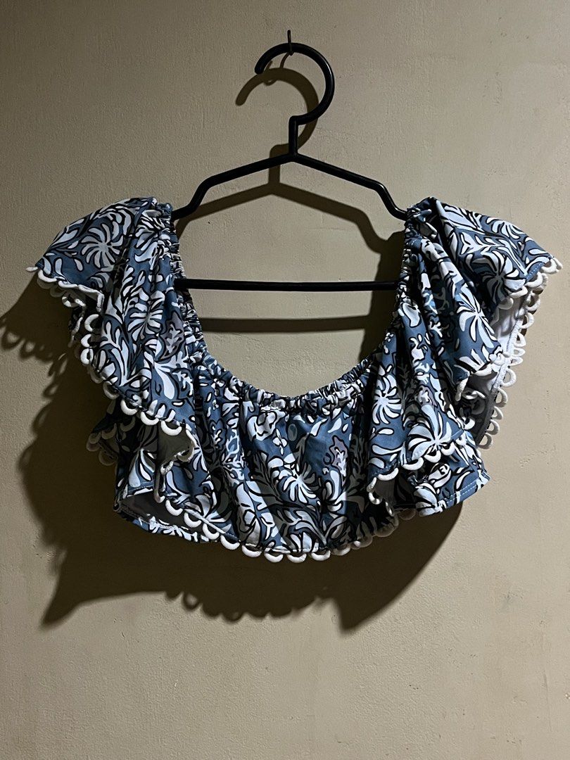 decluttering (Category: Sleeveless) located in Cebu City. Submitted by soggyfries_84 (Listing ID 1465793761, Image 3). Description: items are sizes xs-s perf for summer or casual fit barely used items for delivery/ pick up only loc: ramos, Cebu/ it park.