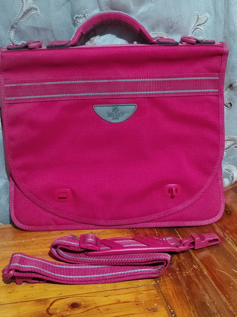 DELSEY ORIGINAL BAG!!! (Category: Luxury Bags & Wallets) located in Valenzuela. Submitted by jackypicar11796 (Listing ID 1465866927, Image 1). Description: DELSEY ORIGINAL BAG!!! NEGOTIABLE!!! LAPTOP BAG / DOCUMENTS BAG BOOKS , SCHOOL STUDENT.