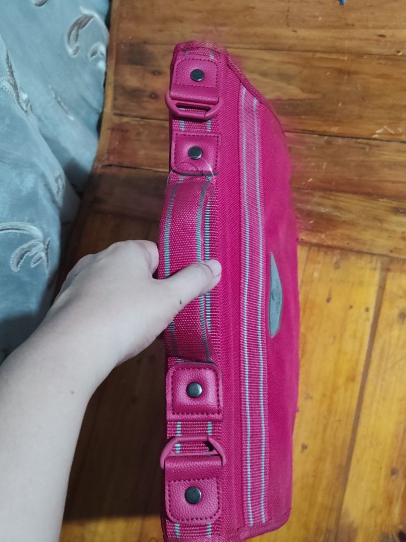 DELSEY ORIGINAL BAG!!! (Category: Luxury Bags & Wallets) located in Valenzuela. Submitted by jackypicar11796 (Listing ID 1465866927, Image 2). Description: DELSEY ORIGINAL BAG!!! NEGOTIABLE!!! LAPTOP BAG / DOCUMENTS BAG BOOKS , SCHOOL STUDENT.