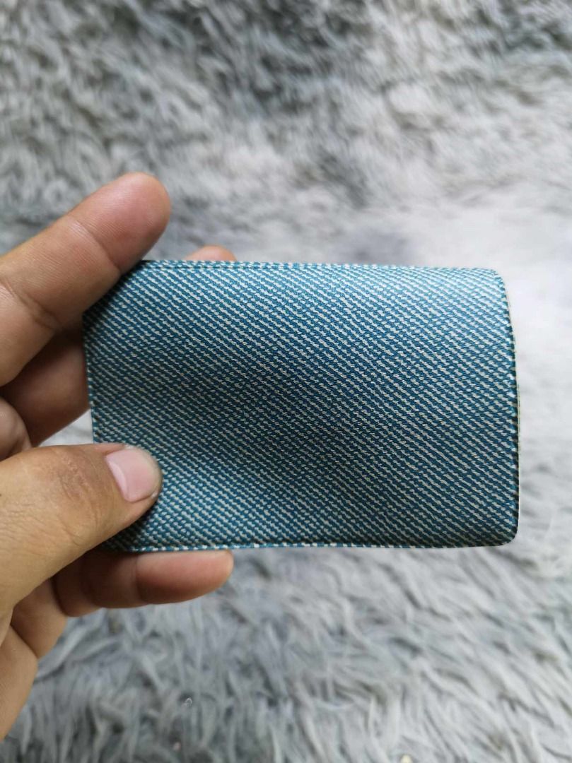Denim Blue Design Bifold Card Holder (Category: Wallets & Card holders) located in Santa Cruz. Submitted by jmy_surplus.2 (Listing ID 1465893616, Image 1). Description: Size ; L - 3 W - 4.2 Color ; Blue Type ; Card Holder Brand ; No brand Material ; Plastic Style ; Bifold Card Holder LR 129 JMY 5 Batch #224.
