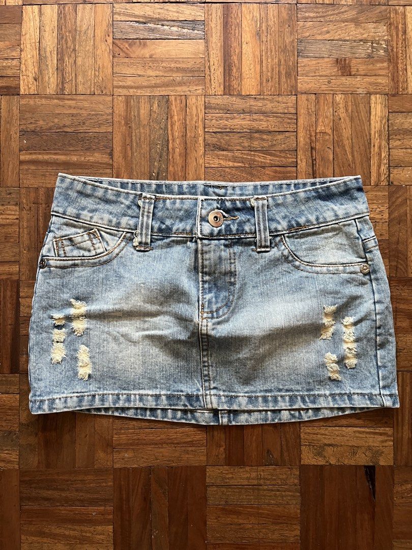 Denim Skirt (Category: Skirts) located in Makati City. Submitted by yoursecondbest (Listing ID 1465808238, Image 1). Description: Best fit waist size 28. Not stretchy..