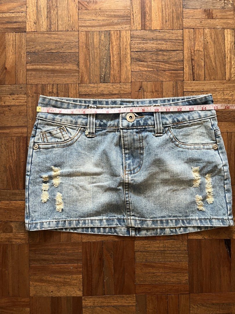 Denim Skirt (Category: Skirts) located in Makati City. Submitted by yoursecondbest (Listing ID 1465808238, Image 3). Description: Best fit waist size 28. Not stretchy..