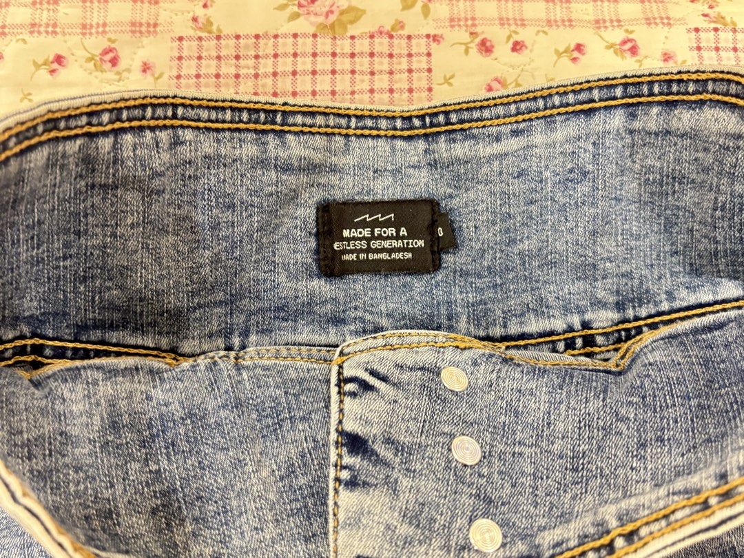 Denim Skirt (Category: Skirts) located in Manila. Submitted by andycluttr (Listing ID 1465916338, Image 2). Description: .