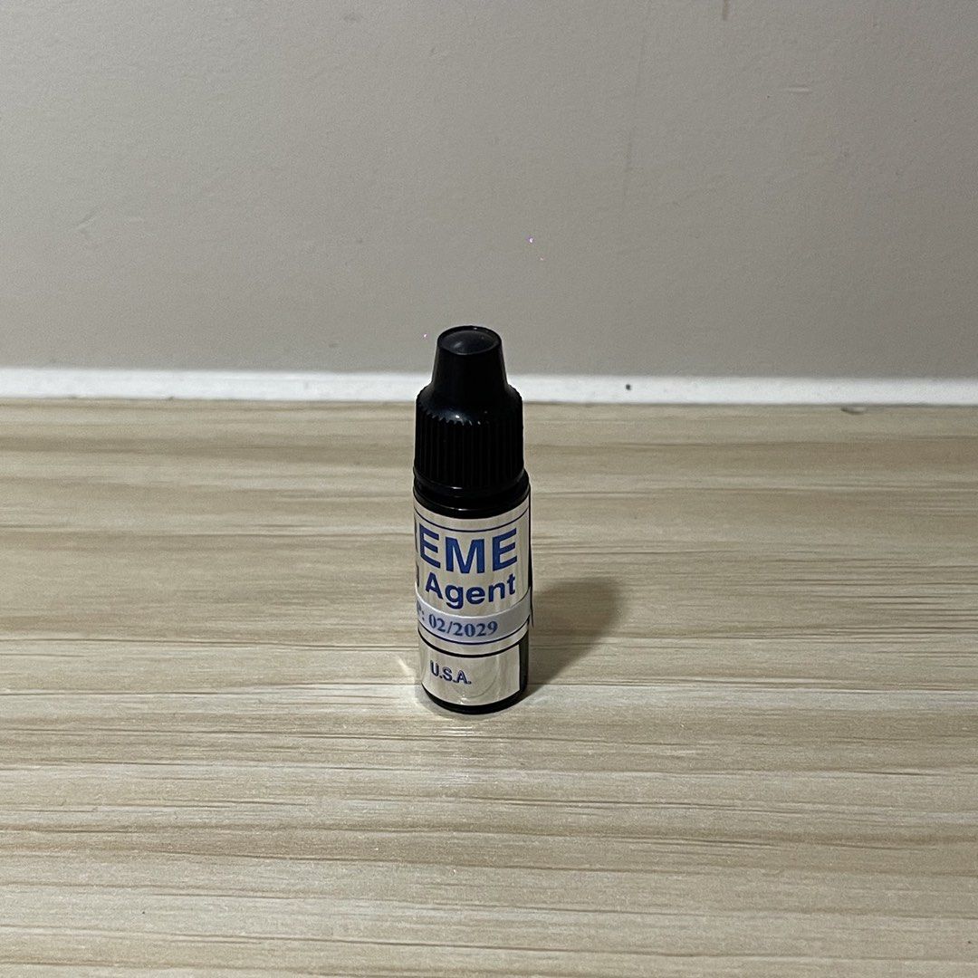 Dental Bonding Agent 2.5 ML U.S.A. (Category: Medical Supplies & Tools) located in Cebu City. Submitted by declutterchin (Listing ID 1465916999, Image 2). Description: - Product: Super Bonding Agent - Size: 2.5 ml - Origin: Made in U.S.A. - Condition: Brand new, unopened, and unused - Packaging: Black bottle with a convenient nozzle dropper cap - Expiry Date: 02/2029.