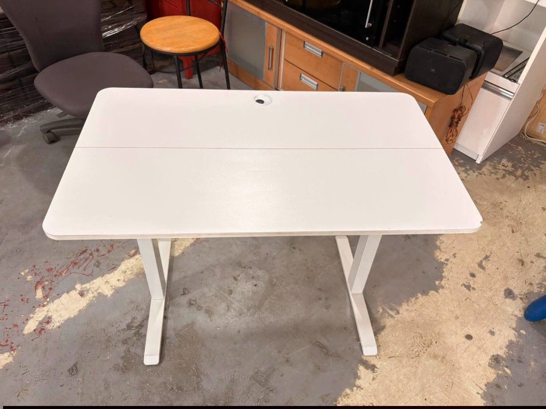 Desk (Category: Tables & Sets) located in Meycauayan. Submitted by marygracecasimiro (Listing ID 1465951702, Image 3). Description: white tabletop desk ₱3,500💜.
