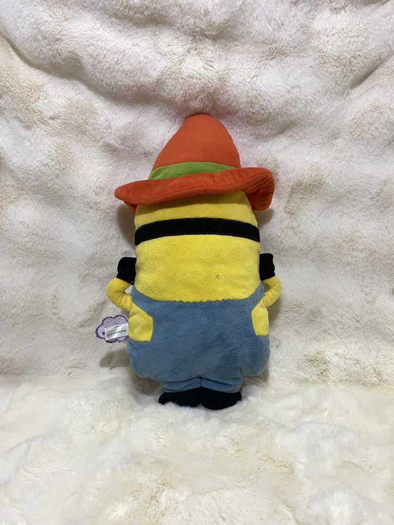 Despicable Me’ Minion Squeaky plush (Category: Plushies & Soft Toys) located in Kalibo. Submitted by ollie_stuffshop (Listing ID 1465929640, Image 2). Description: 40cm x 29cm Before you send your inquiries: ❗️Last Price is already posted ❗️Manage your expectations, WYSIWYG ❗️May need washing ❗️Dropoff is every Wednesday & Sunday - squeaks when you squeeze its tummy.