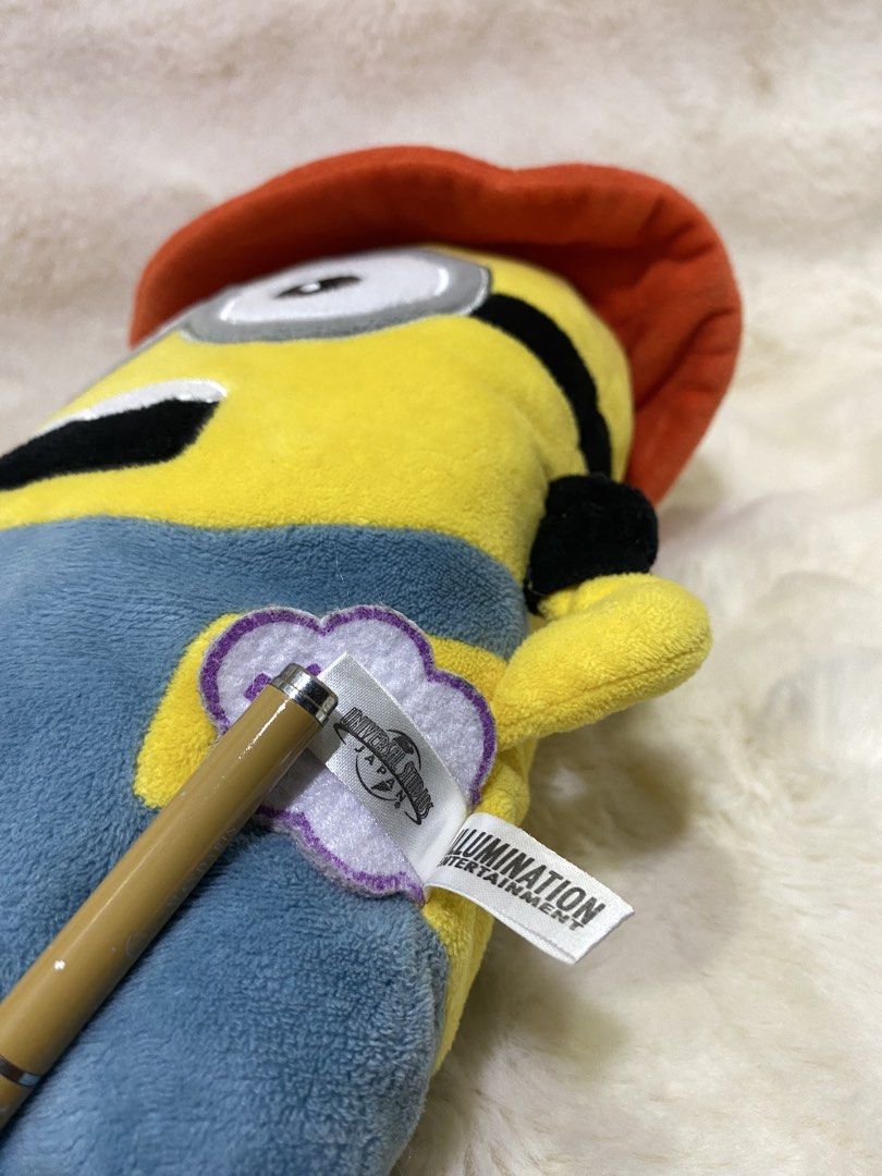 Despicable Me’ Minion Squeaky plush (Category: Plushies & Soft Toys) located in Kalibo. Submitted by ollie_stuffshop (Listing ID 1465929640, Image 3). Description: 40cm x 29cm Before you send your inquiries: ❗️Last Price is already posted ❗️Manage your expectations, WYSIWYG ❗️May need washing ❗️Dropoff is every Wednesday & Sunday - squeaks when you squeeze its tummy.