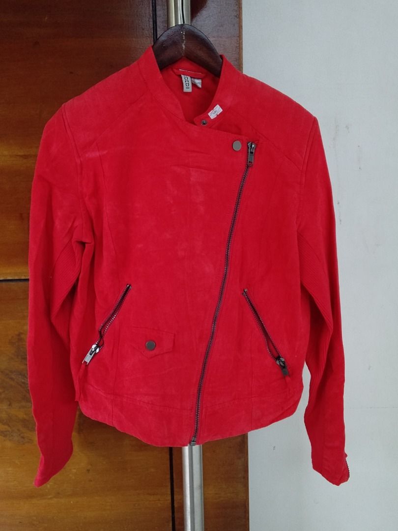 Devided jacket (Category: Coats, Jackets and Outerwear) located in Quezon City. Submitted by kema2191 (Listing ID 1465813742, Image 1). Description: .