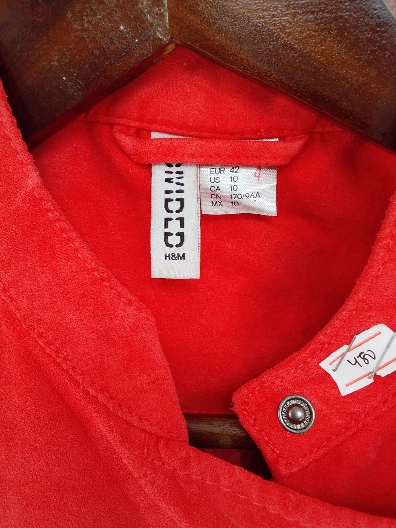 Devided jacket (Category: Coats, Jackets and Outerwear) located in Quezon City. Submitted by kema2191 (Listing ID 1465813742, Image 2). Description: .