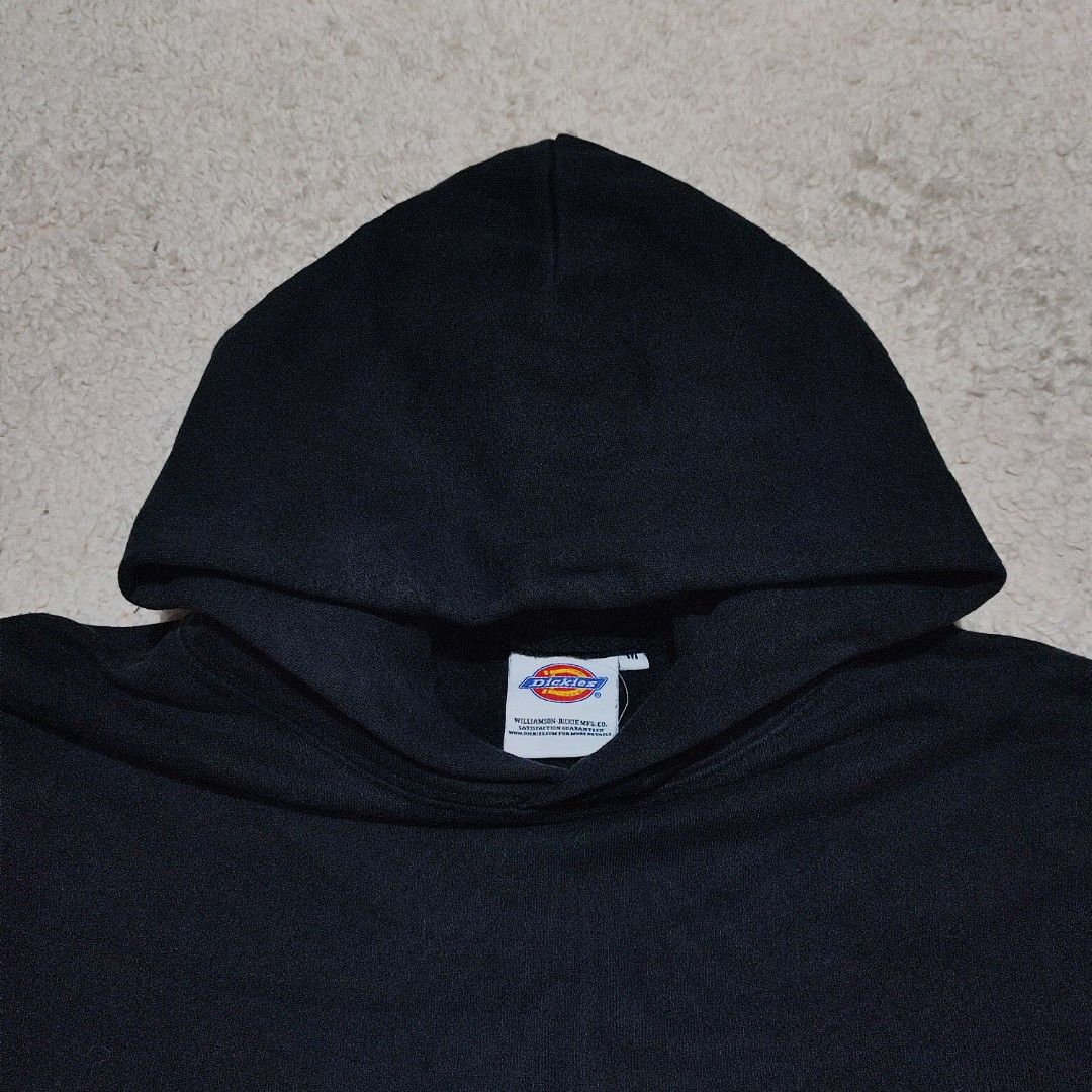 Dickies Black Hoodie Size M (Category: Hoodies) located in Manila. Submitted by anthonig (Listing ID 1465869997, Image 2). Description: Color may vary due to lighting Length: 25 inches Width: 21 inches Price: 400 pesos Condition: 8.7/10 Issues: slight color fading PM if interested or for inquiries Meetups within MANILA only Can do shipping at buyers expense.