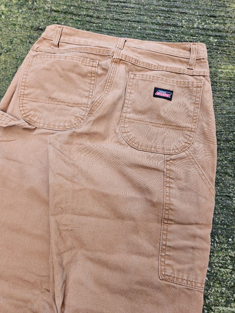 DICKIES Brown Carpenter Pants-Size 28 (Category: Jeans) located in San Pablo. Submitted by pablo_pablo25 (Listing ID 1465917388, Image 3). Description: 28x32 lenght 40 hem 8.5 all details are poted.